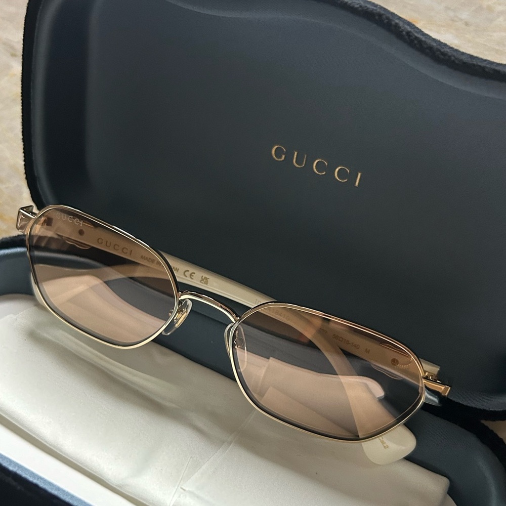 Gucci Eyewear
Gucci Eyewear Round Frame Sunglasses - Picture 5 of 5